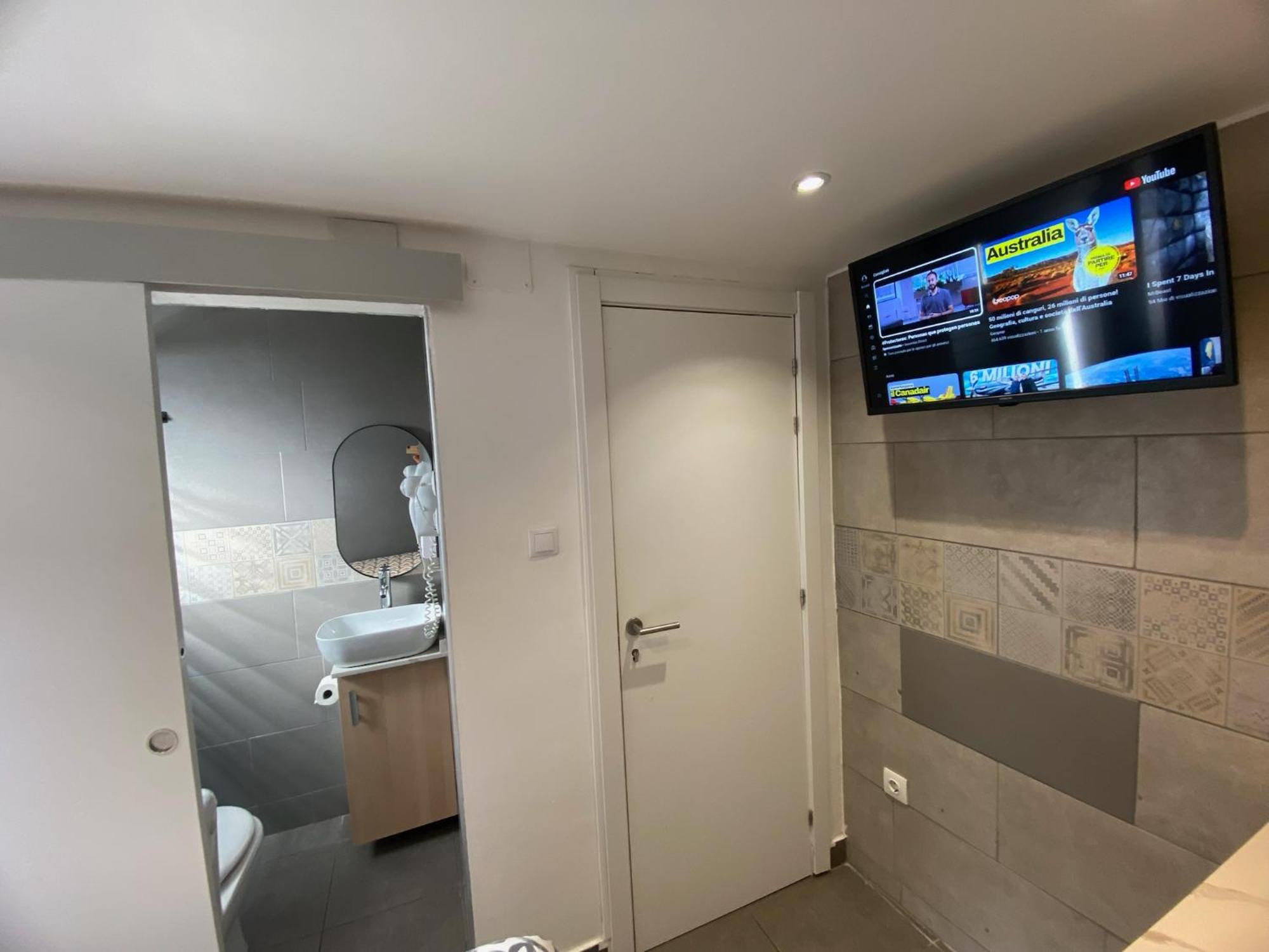 Suites Nuevas Con Bano Privado Frente Al Metro St Mwc Barcelona-Fira L'Hospitalet de Llobregat Luaran gambar