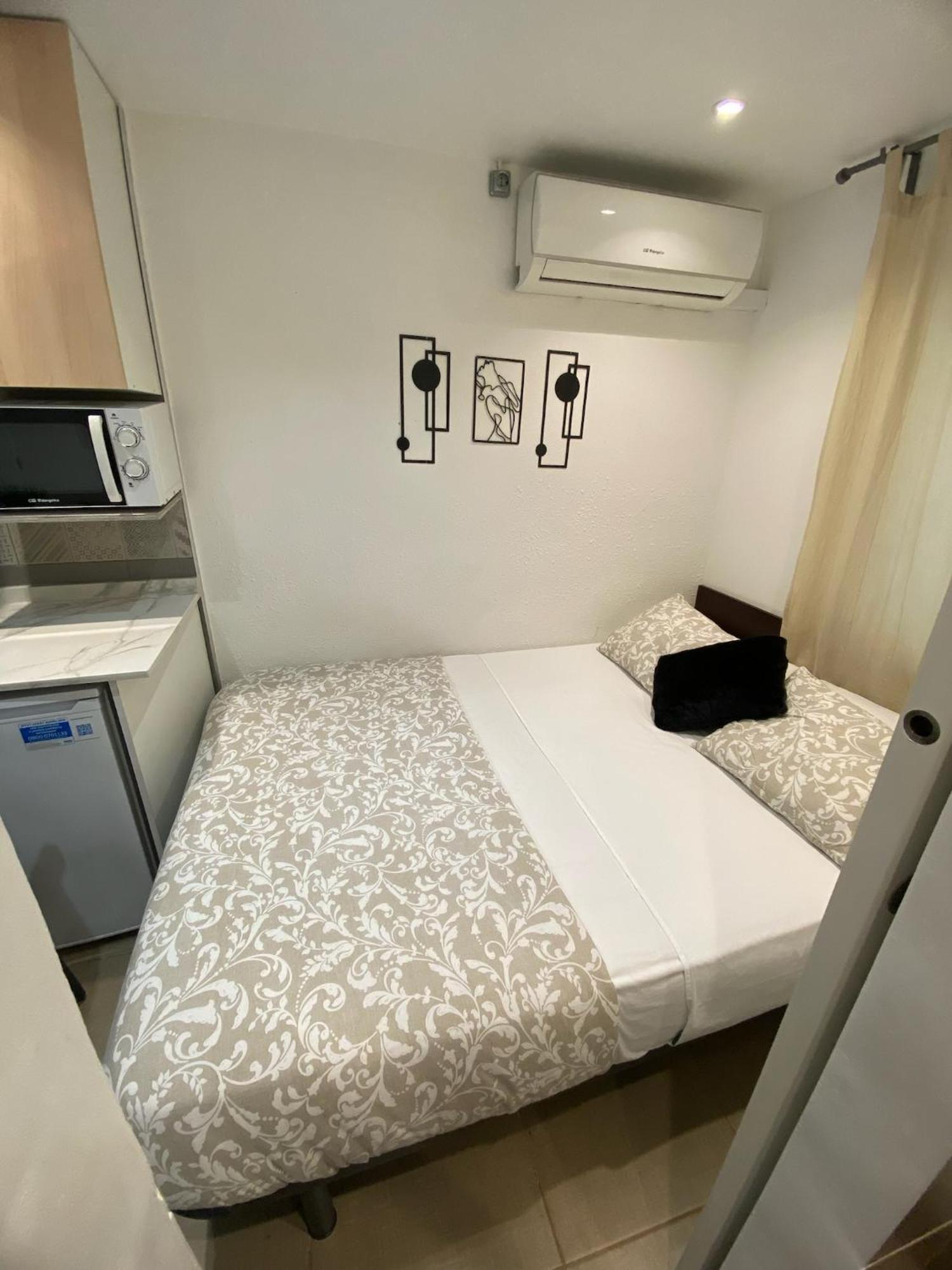 Suites Nuevas Con Bano Privado Frente Al Metro St Mwc Barcelona-Fira L'Hospitalet de Llobregat Luaran gambar