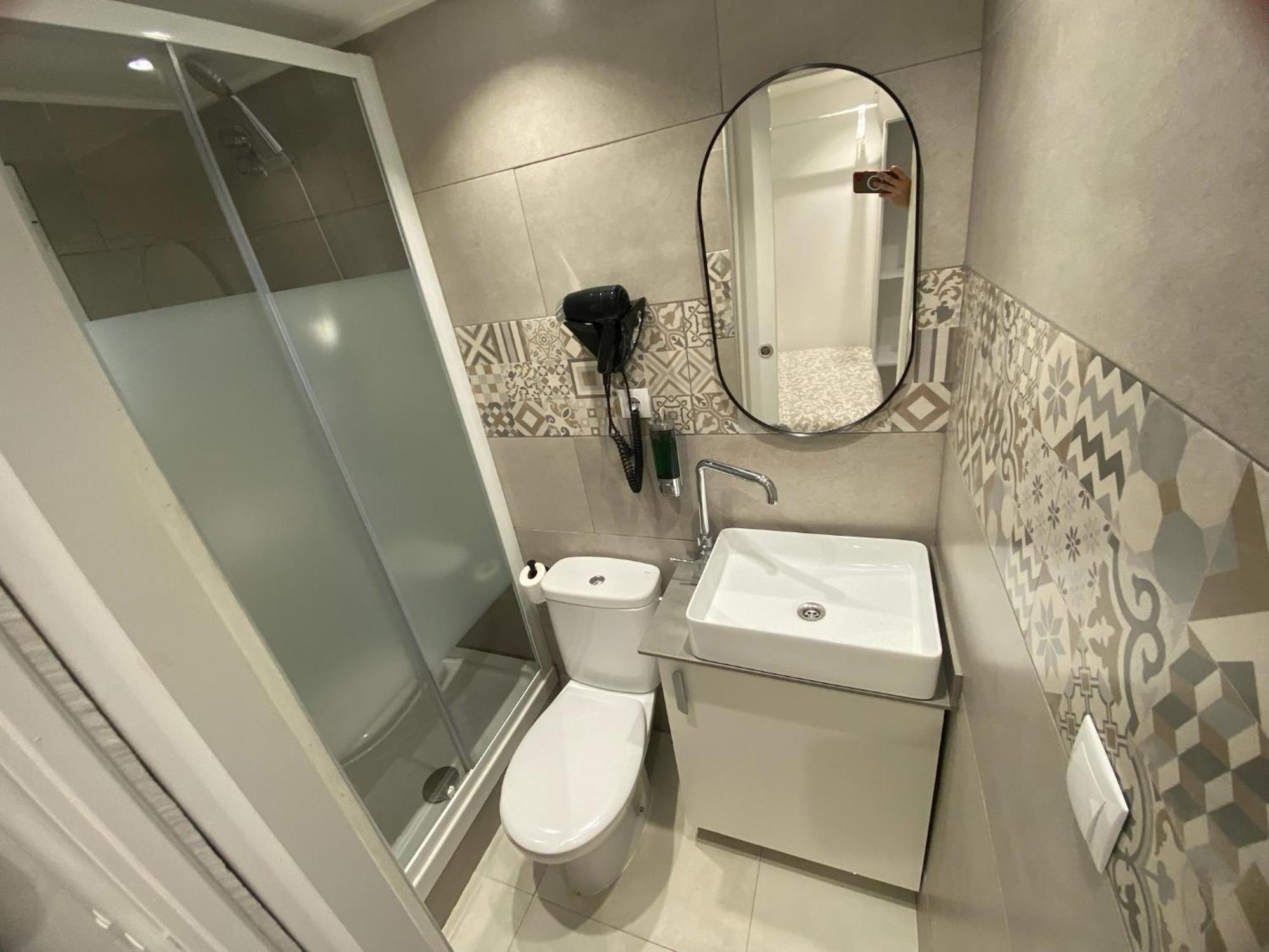 Suites Nuevas Con Bano Privado Frente Al Metro St Mwc Barcelona-Fira L'Hospitalet de Llobregat Luaran gambar