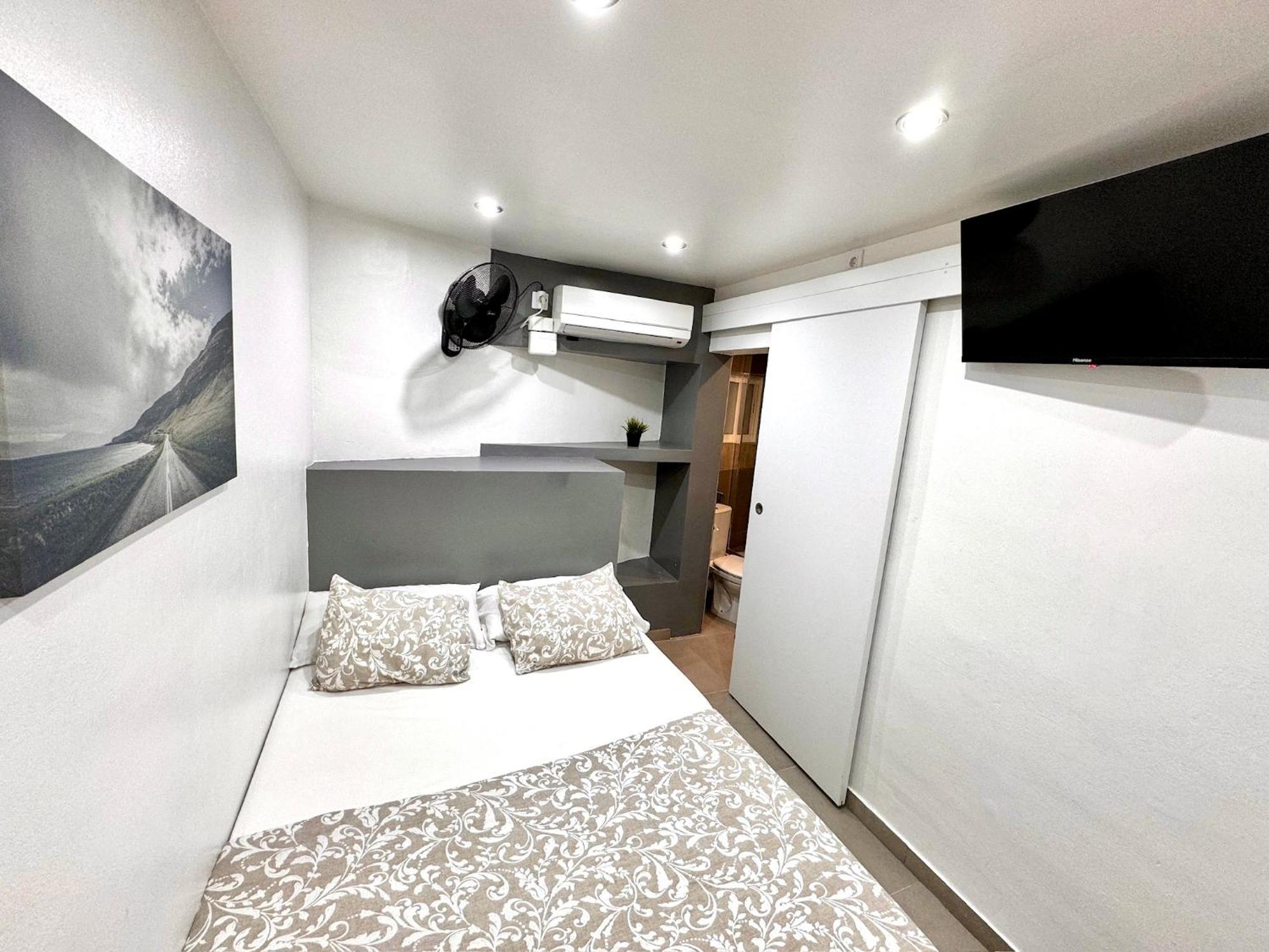 Suites Nuevas Con Bano Privado Frente Al Metro St Mwc Barcelona-Fira L'Hospitalet de Llobregat Luaran gambar