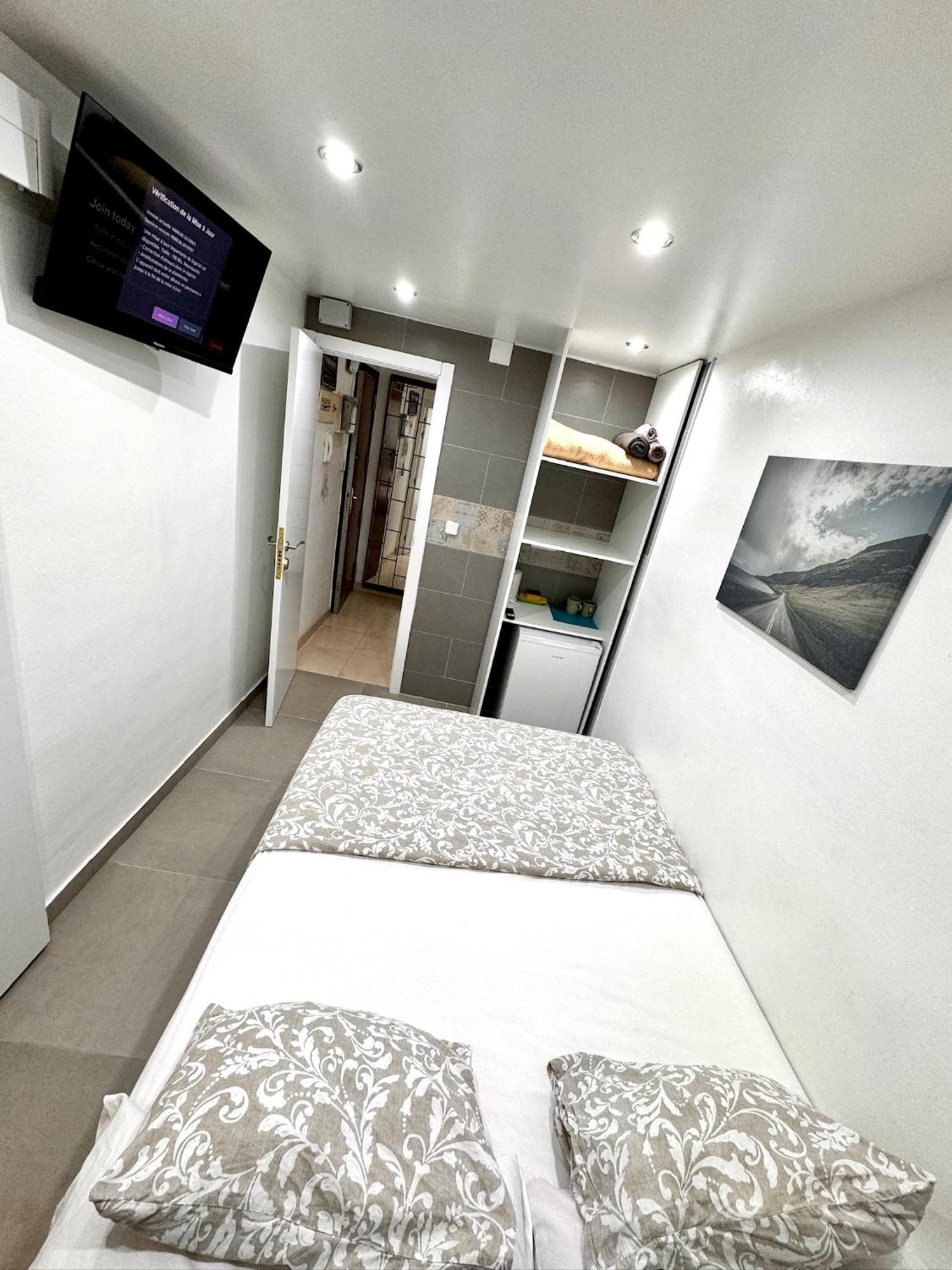 Suites Nuevas Con Bano Privado Frente Al Metro St Mwc Barcelona-Fira L'Hospitalet de Llobregat Luaran gambar