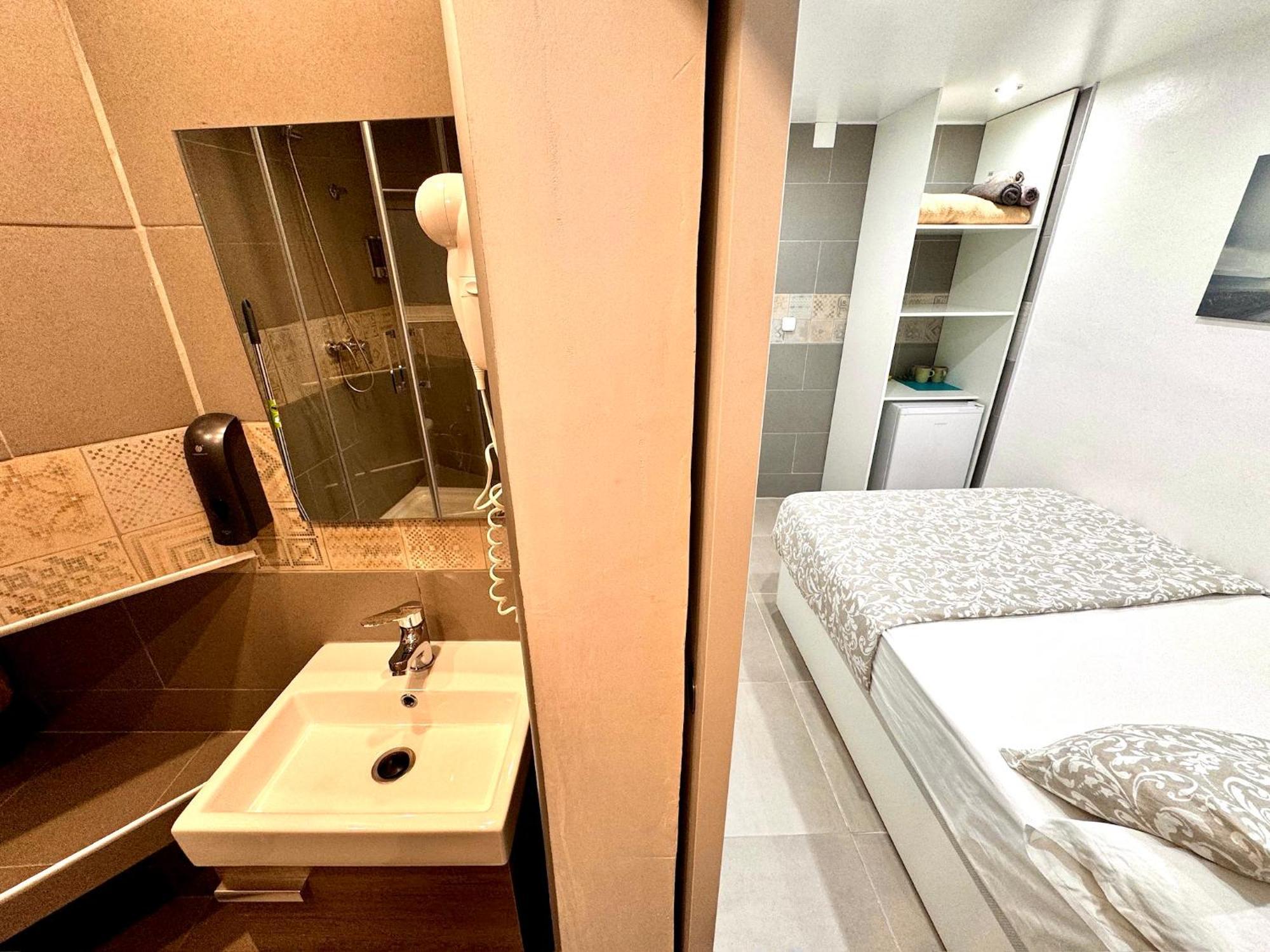 Suites Nuevas Con Bano Privado Frente Al Metro St Mwc Barcelona-Fira L'Hospitalet de Llobregat Luaran gambar