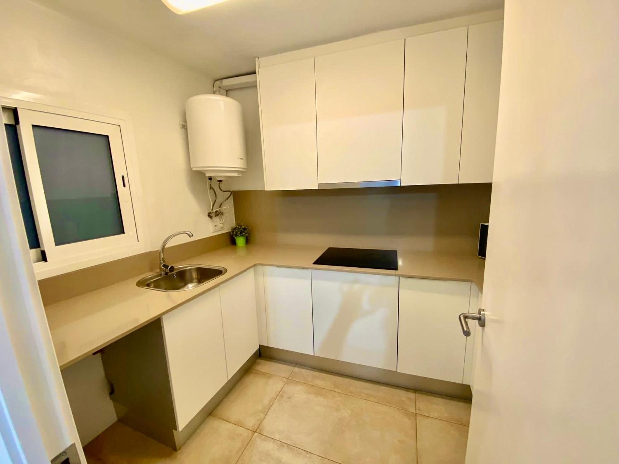 Suites Nuevas Con Bano Privado Frente Al Metro St Mwc Barcelona-Fira L'Hospitalet de Llobregat Luaran gambar