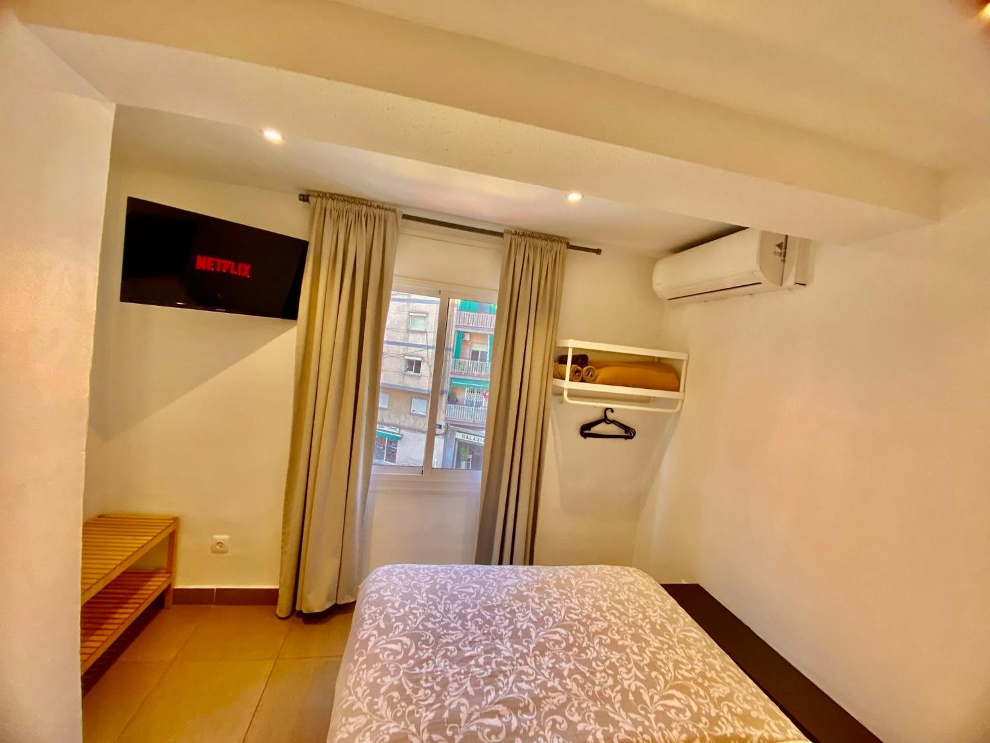 Suites Nuevas Con Bano Privado Frente Al Metro St Mwc Barcelona-Fira L'Hospitalet de Llobregat Luaran gambar