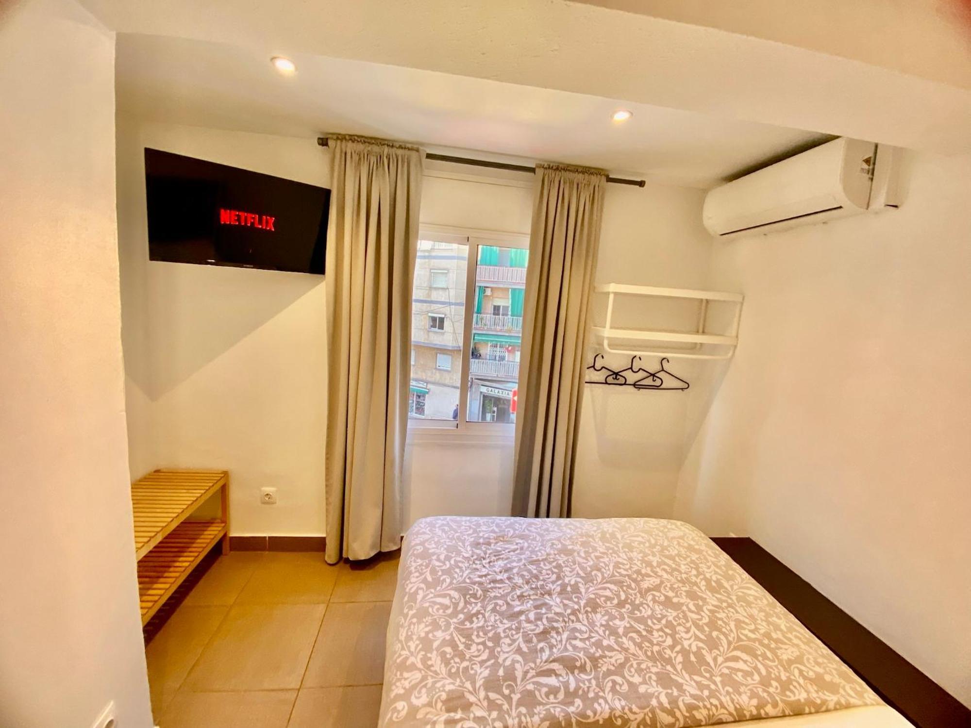 Suites Nuevas Con Bano Privado Frente Al Metro St Mwc Barcelona-Fira L'Hospitalet de Llobregat Luaran gambar