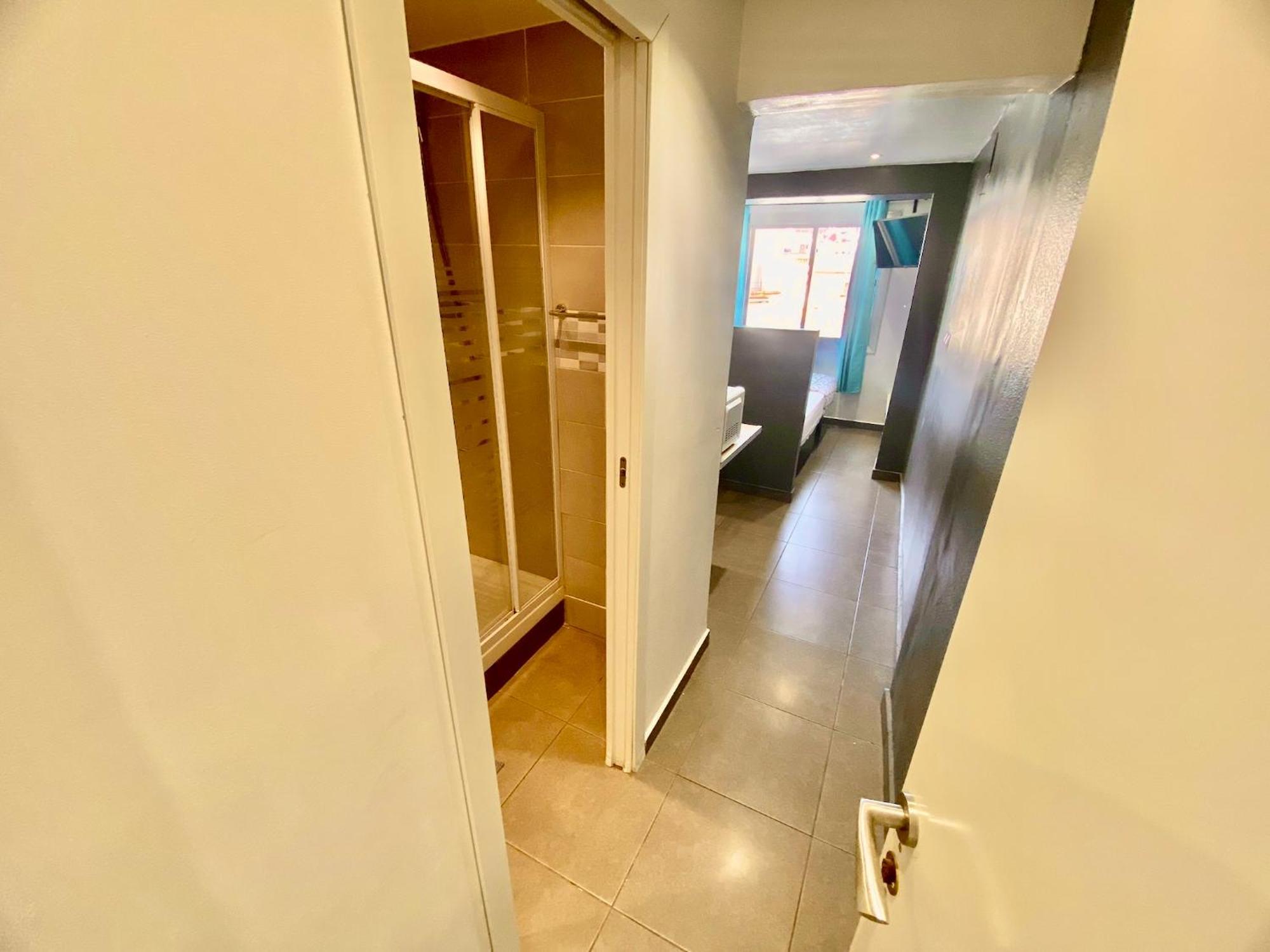 Suites Nuevas Con Bano Privado Frente Al Metro St Mwc Barcelona-Fira L'Hospitalet de Llobregat Luaran gambar