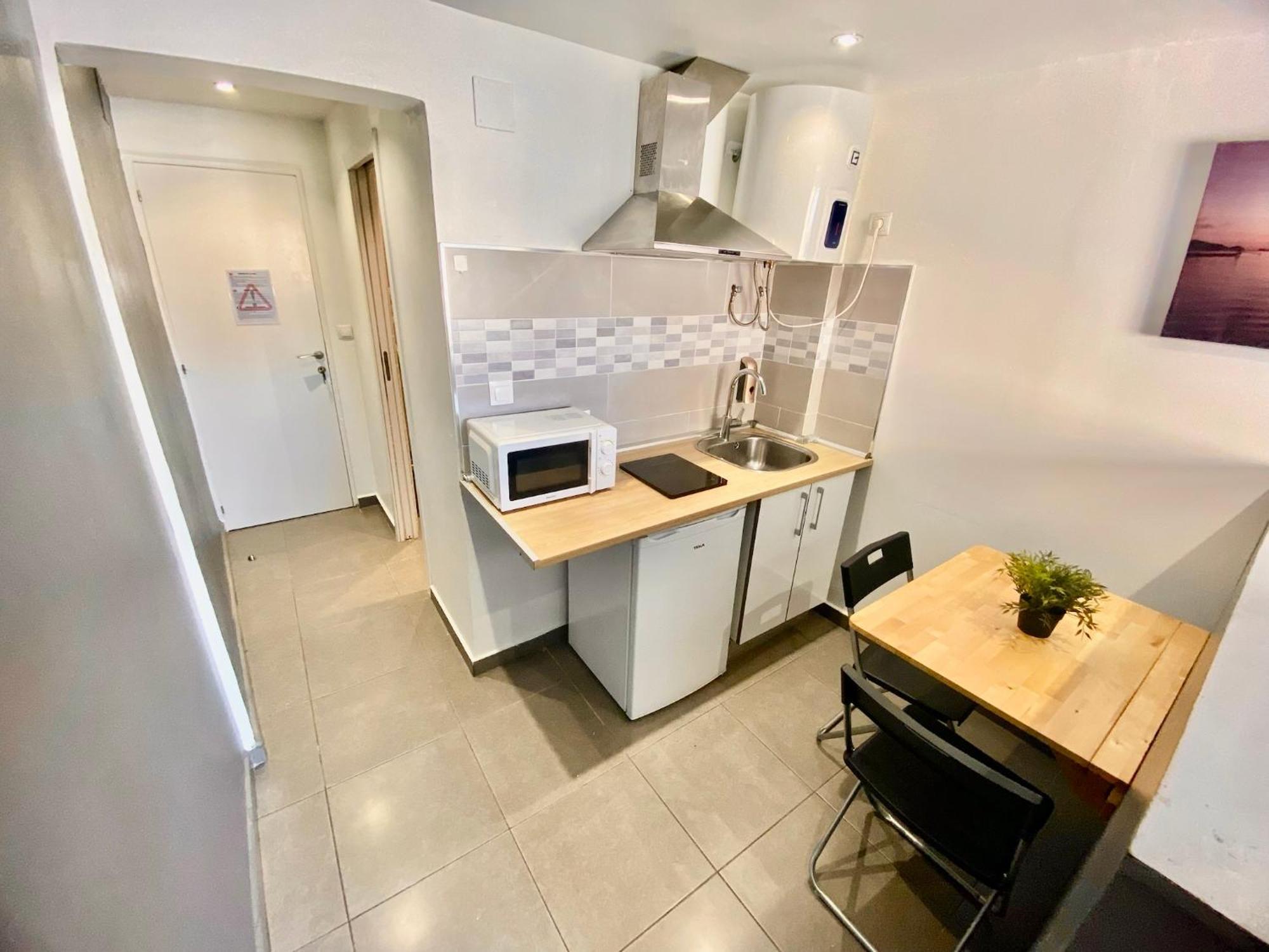 Suites Nuevas Con Bano Privado Frente Al Metro St Mwc Barcelona-Fira L'Hospitalet de Llobregat Luaran gambar