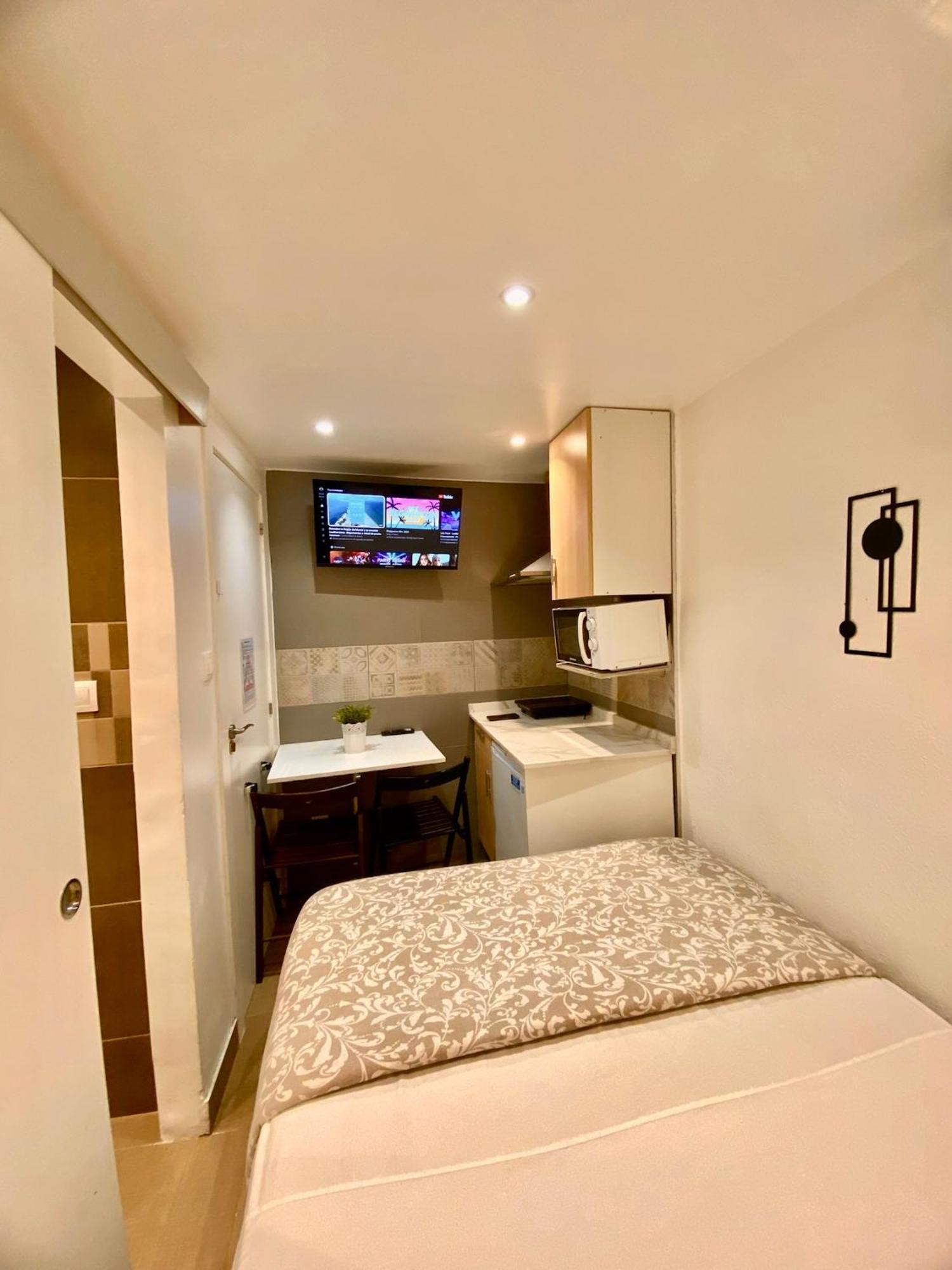 Suites Nuevas Con Bano Privado Frente Al Metro St Mwc Barcelona-Fira L'Hospitalet de Llobregat Luaran gambar
