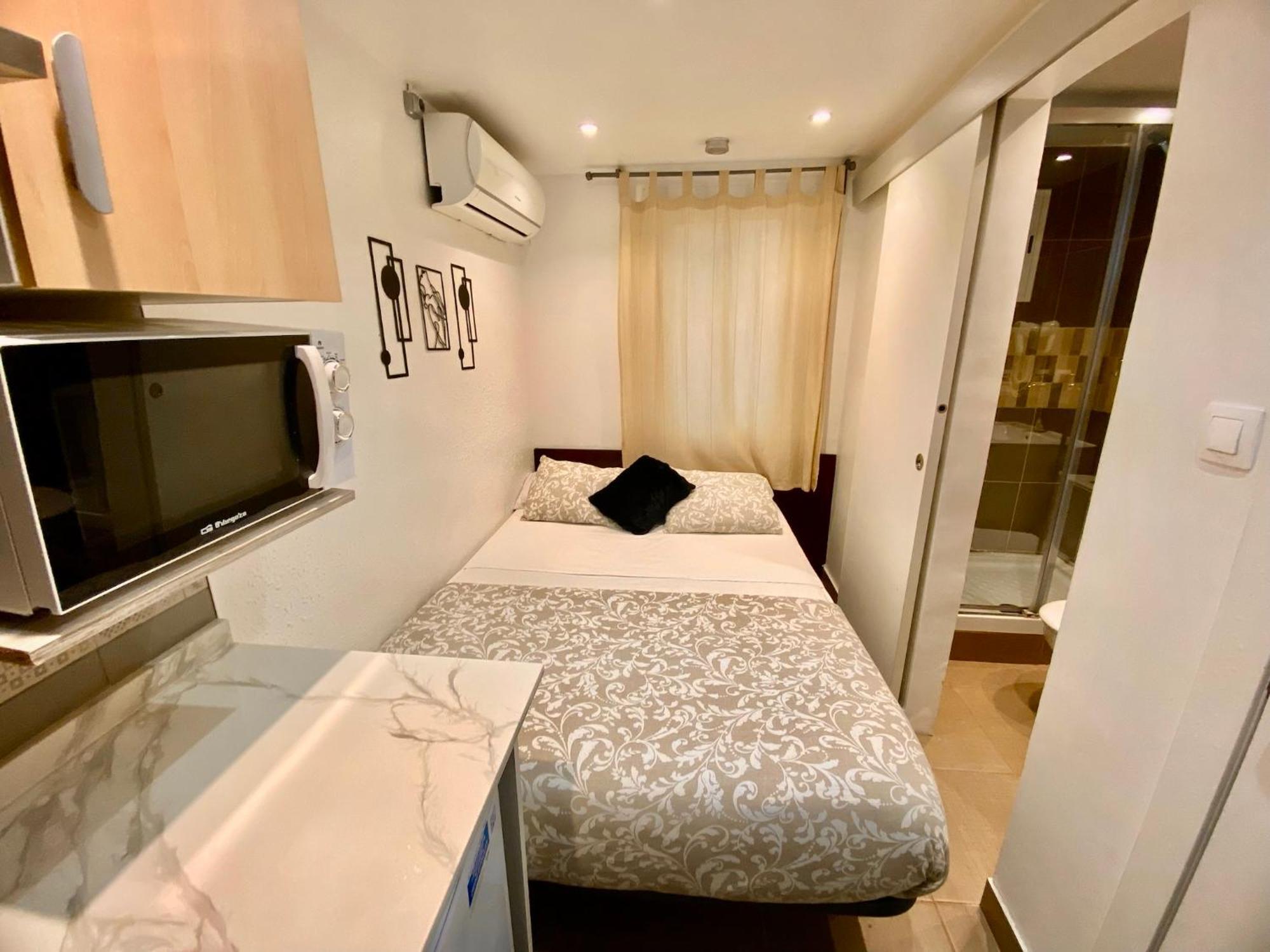 Suites Nuevas Con Bano Privado Frente Al Metro St Mwc Barcelona-Fira L'Hospitalet de Llobregat Luaran gambar