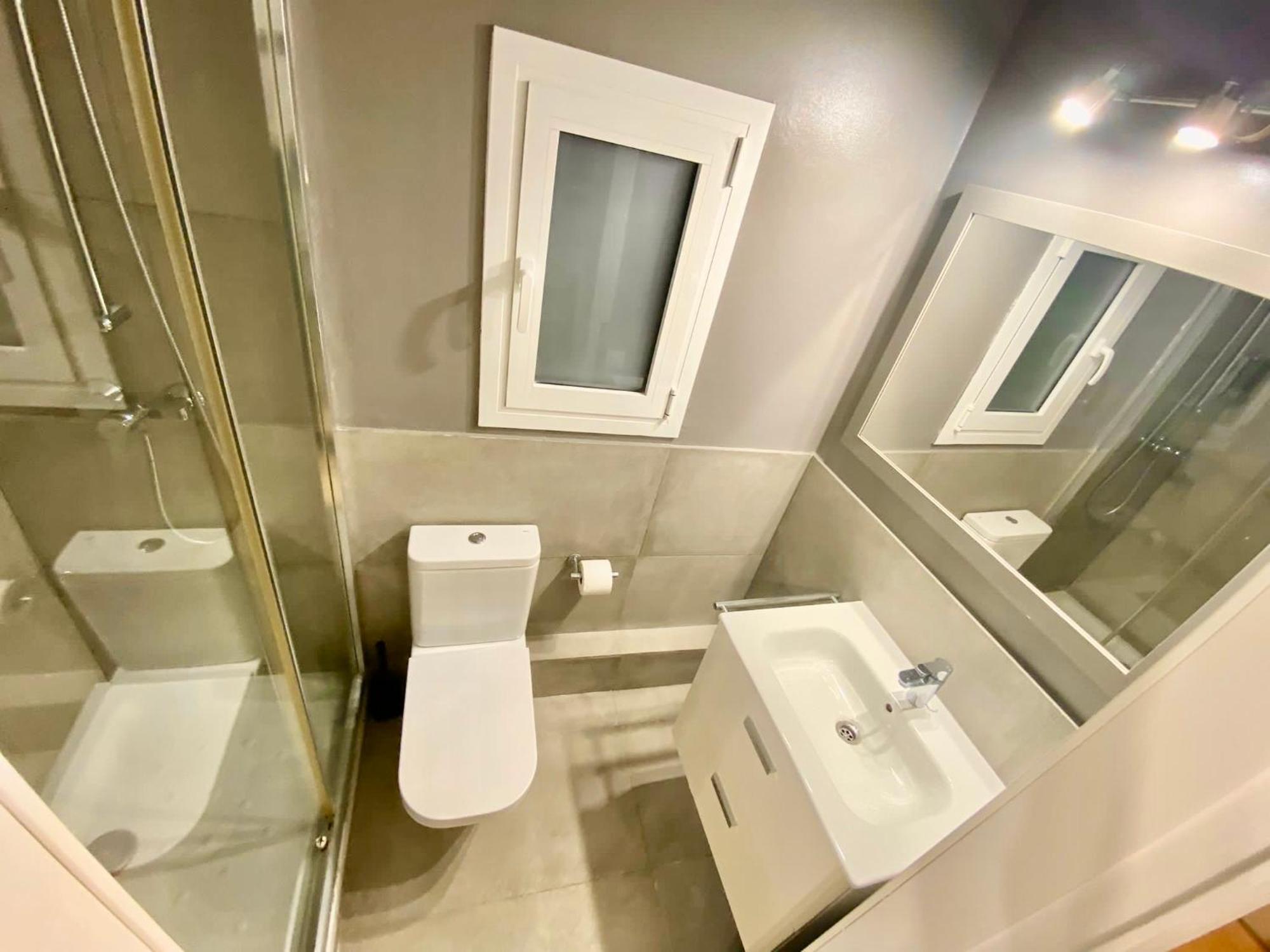 Suites Nuevas Con Bano Privado Frente Al Metro St Mwc Barcelona-Fira L'Hospitalet de Llobregat Luaran gambar