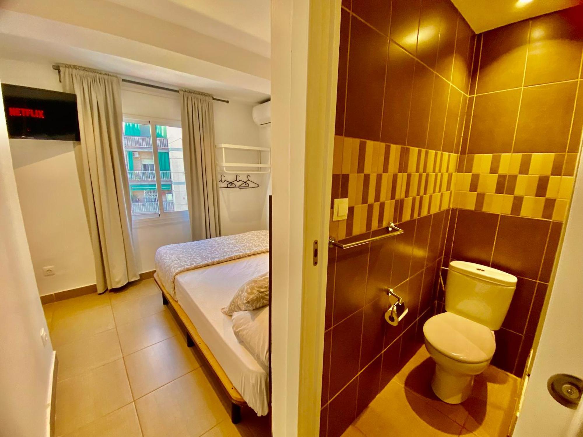 Suites Nuevas Con Bano Privado Frente Al Metro St Mwc Barcelona-Fira L'Hospitalet de Llobregat Luaran gambar