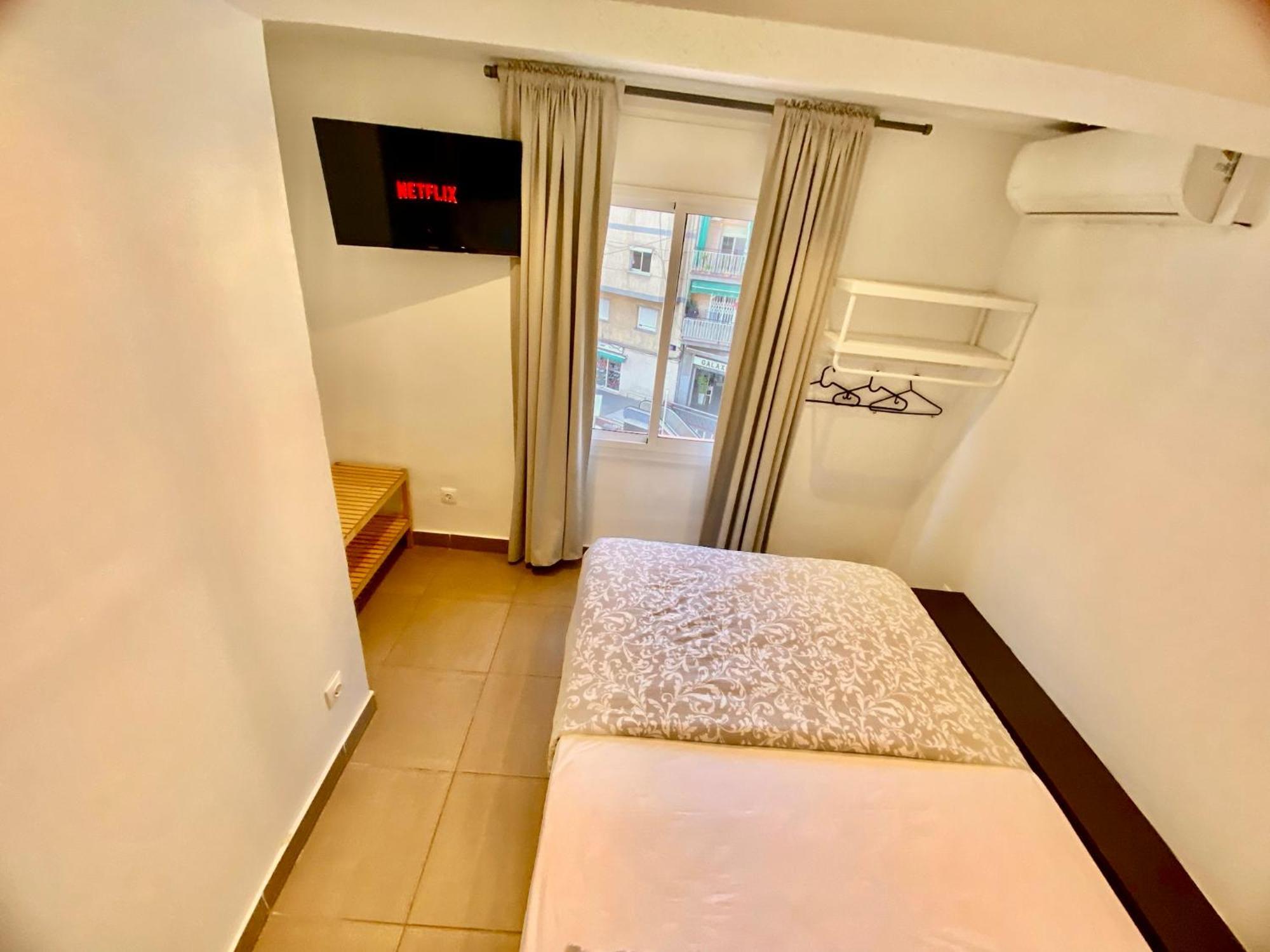 Suites Nuevas Con Bano Privado Frente Al Metro St Mwc Barcelona-Fira L'Hospitalet de Llobregat Luaran gambar