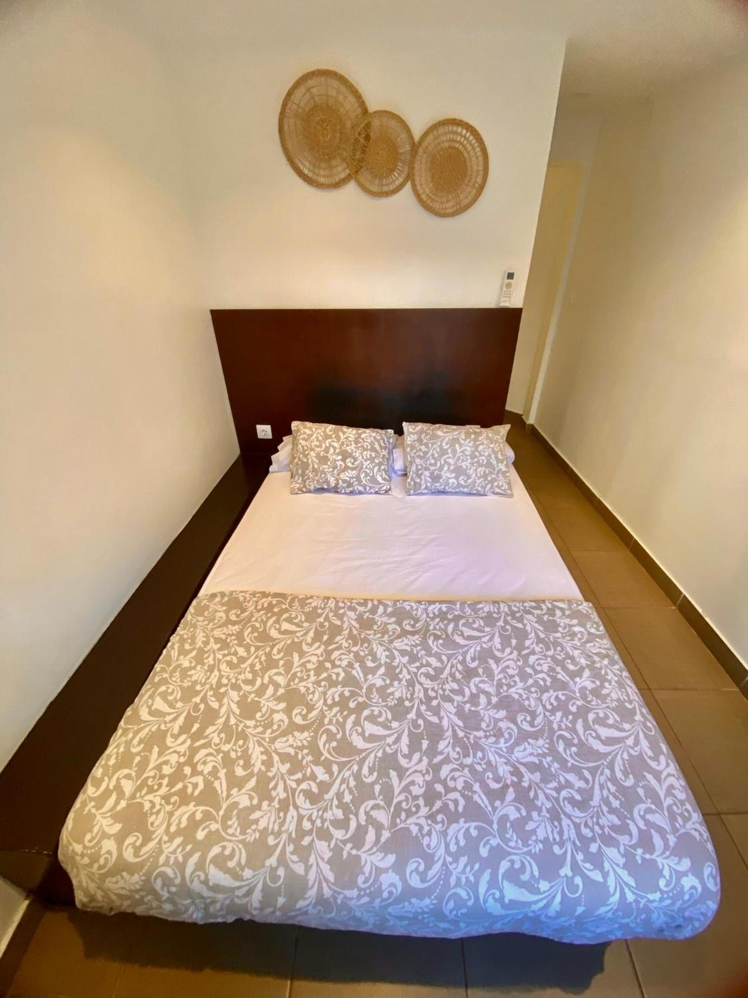 Suites Nuevas Con Bano Privado Frente Al Metro St Mwc Barcelona-Fira L'Hospitalet de Llobregat Luaran gambar
