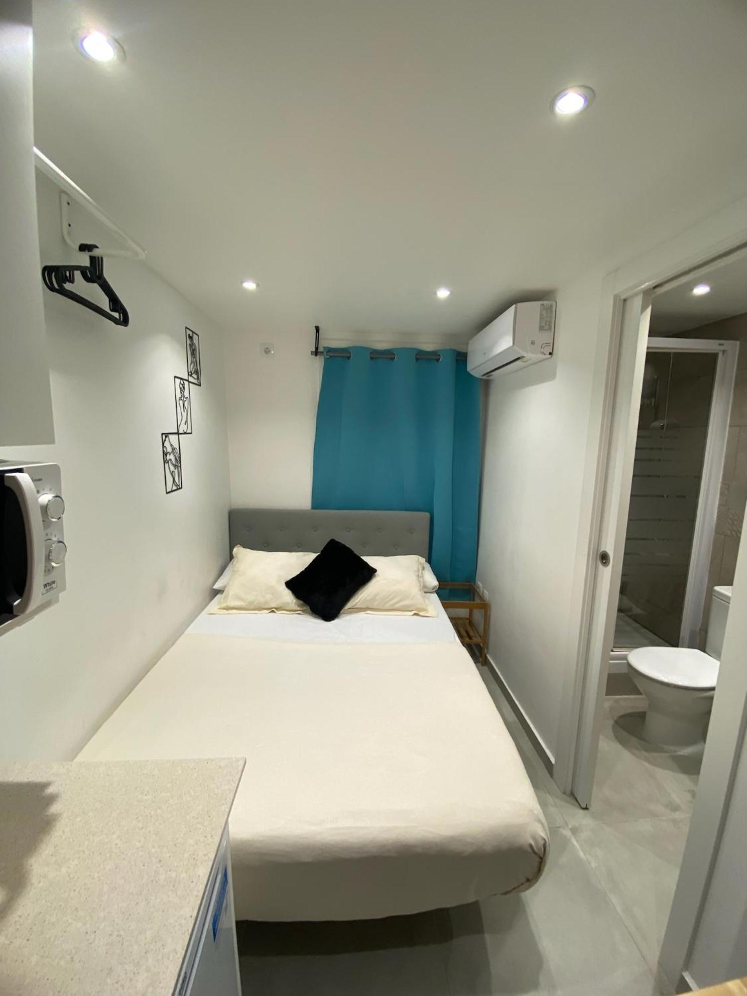 Suites Nuevas Con Bano Privado Frente Al Metro St Mwc Barcelona-Fira L'Hospitalet de Llobregat Luaran gambar