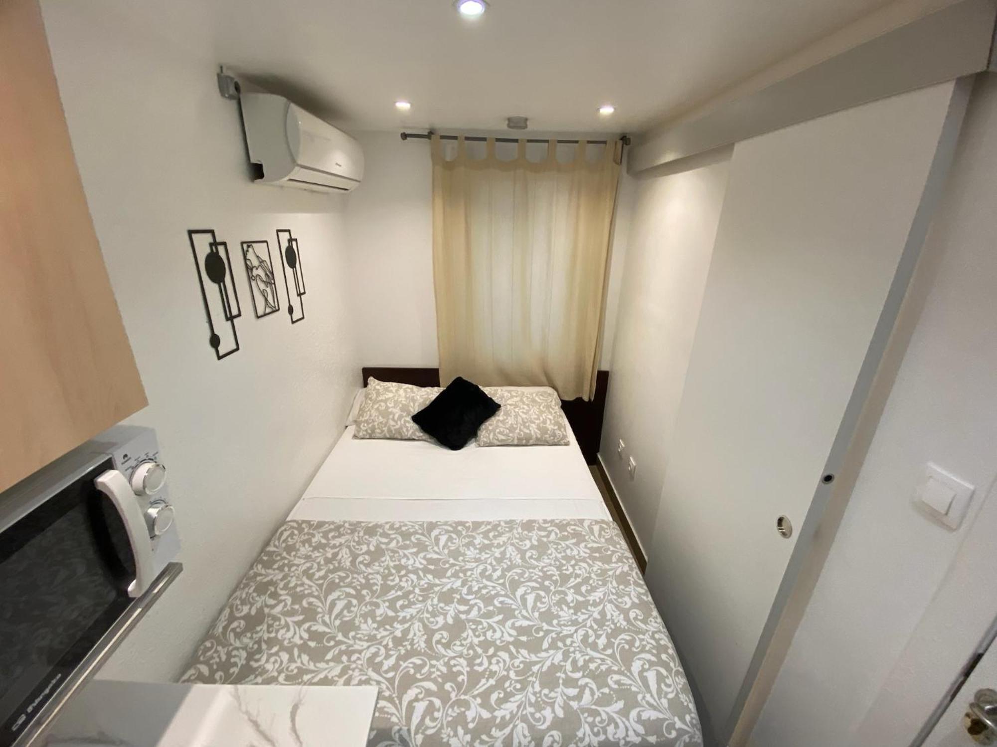 Suites Nuevas Con Bano Privado Frente Al Metro St Mwc Barcelona-Fira L'Hospitalet de Llobregat Luaran gambar