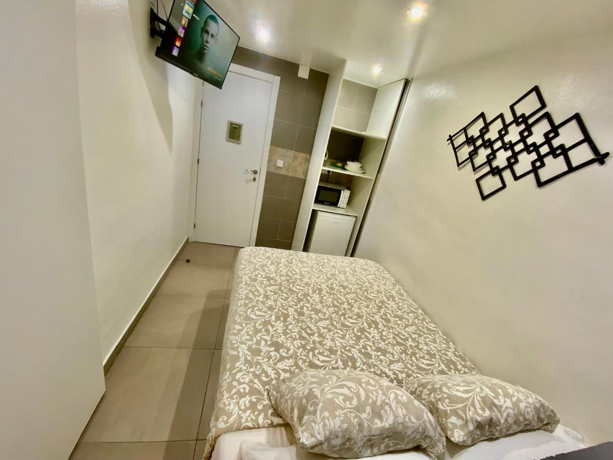 Suites Nuevas Con Bano Privado Frente Al Metro St Mwc Barcelona-Fira L'Hospitalet de Llobregat Luaran gambar