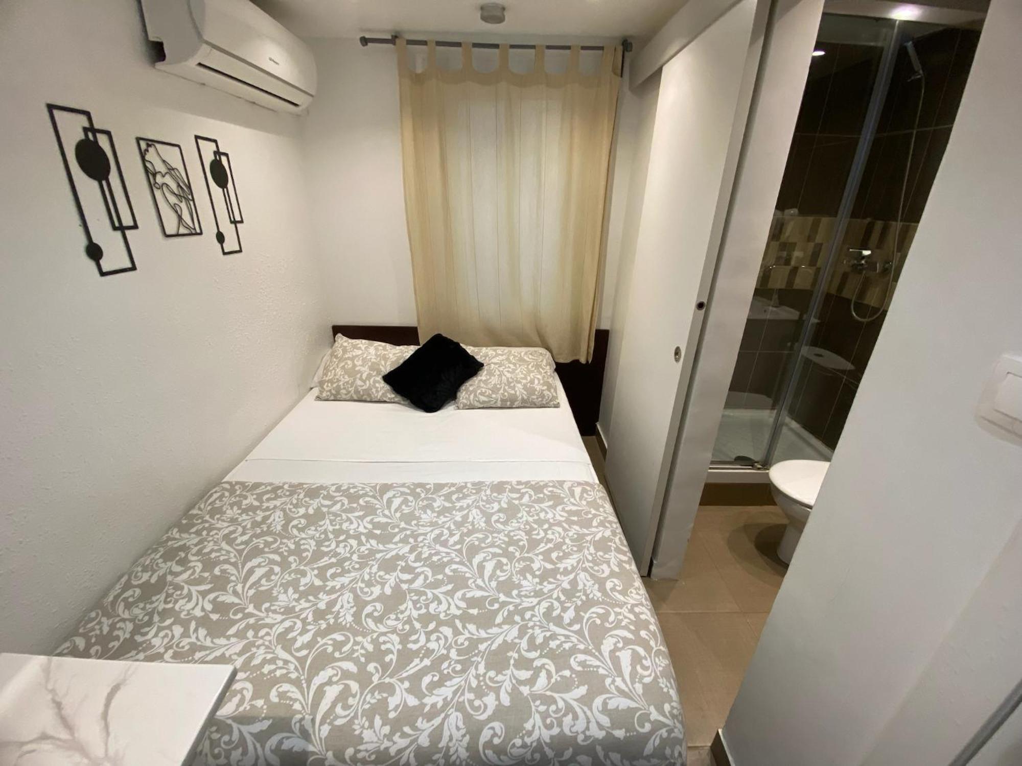 Suites Nuevas Con Bano Privado Frente Al Metro St Mwc Barcelona-Fira L'Hospitalet de Llobregat Luaran gambar