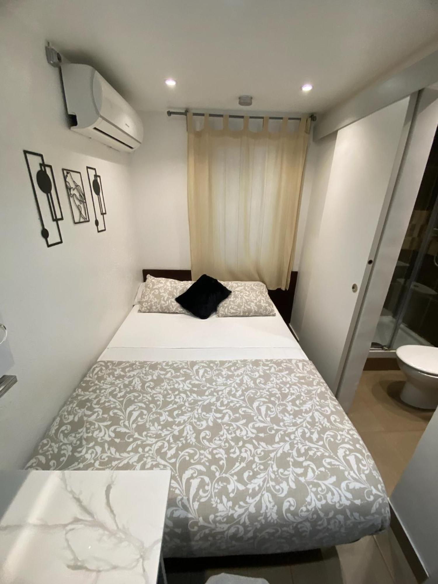 Suites Nuevas Con Bano Privado Frente Al Metro St Mwc Barcelona-Fira L'Hospitalet de Llobregat Luaran gambar