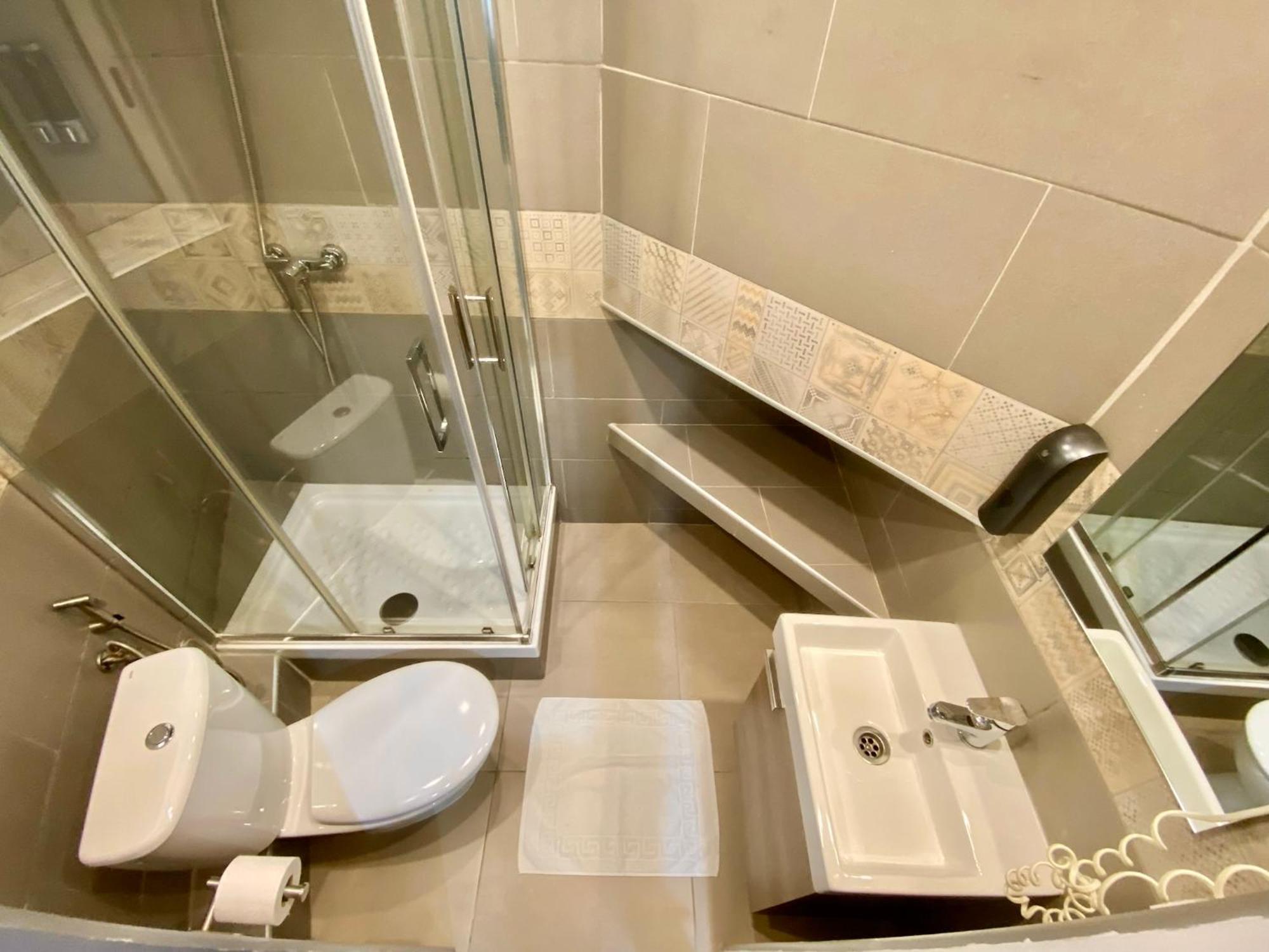 Suites Nuevas Con Bano Privado Frente Al Metro St Mwc Barcelona-Fira L'Hospitalet de Llobregat Luaran gambar